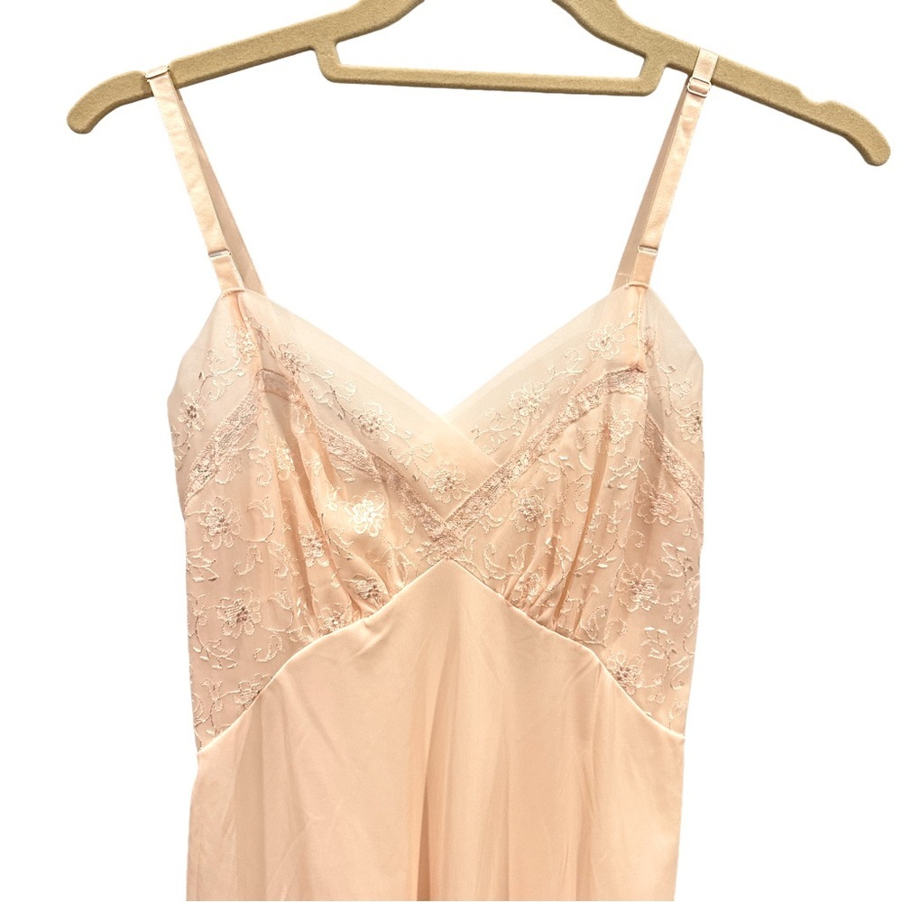 Vintage Vanity Fair Elegant Blush Pink Lace Slip - Dress S 32